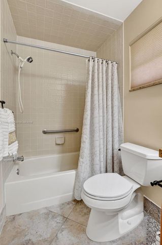 6141 SE Sunny Pointe Cir, Delray Beach, FL 33484