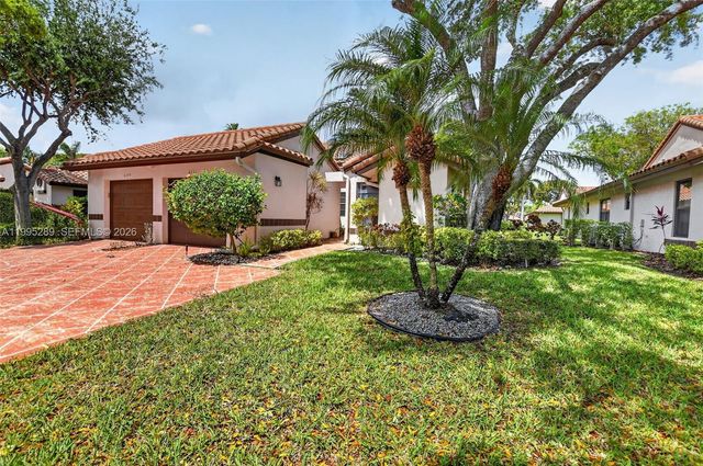 6141 SE Sunny Pointe Cir, Delray Beach, FL 33484