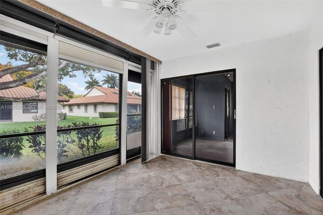 6141 SE Sunny Pointe Cir, Delray Beach, FL 33484