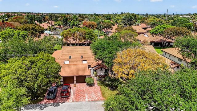 6141 SE Sunny Pointe Cir, Delray Beach, FL 33484
