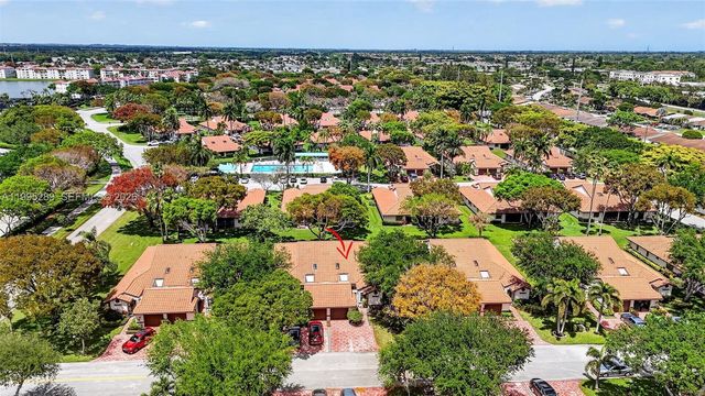 6141 SE Sunny Pointe Cir, Delray Beach, FL 33484