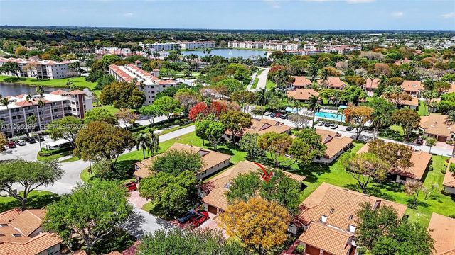 6141 SE Sunny Pointe Cir, Delray Beach, FL 33484