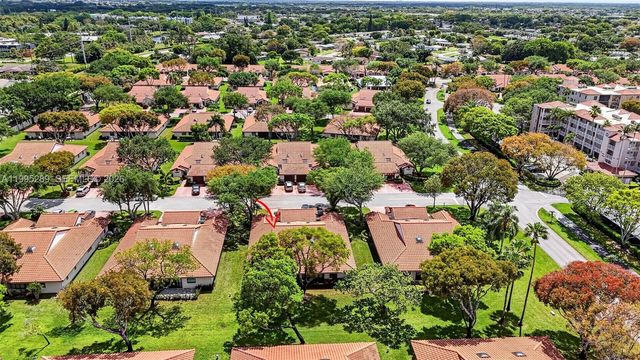 6141 SE Sunny Pointe Cir, Delray Beach, FL 33484
