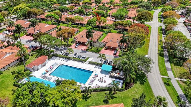 6141 SE Sunny Pointe Cir, Delray Beach, FL 33484