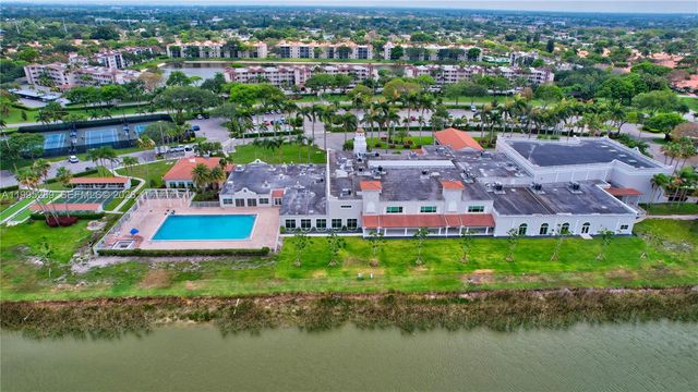 6141 SE Sunny Pointe Cir, Delray Beach, FL 33484