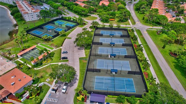 6141 SE Sunny Pointe Cir, Delray Beach, FL 33484