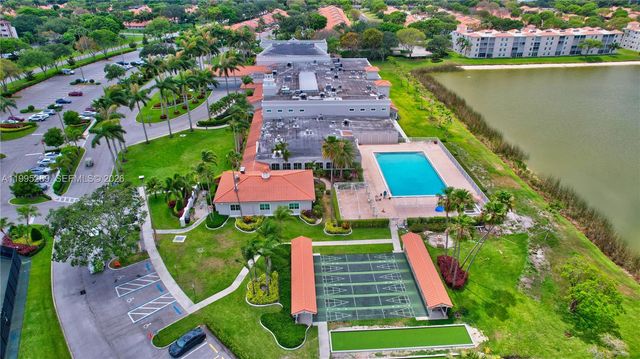 6141 SE Sunny Pointe Cir, Delray Beach, FL 33484