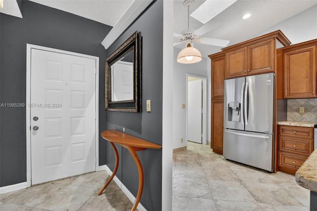 6141 SE Sunny Pointe Cir, Delray Beach, FL 33484