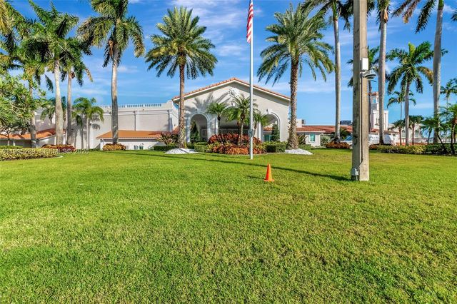 6141 SE Sunny Pointe Cir, Delray Beach, FL 33484