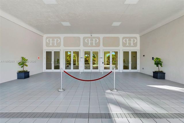 6141 SE Sunny Pointe Cir, Delray Beach, FL 33484