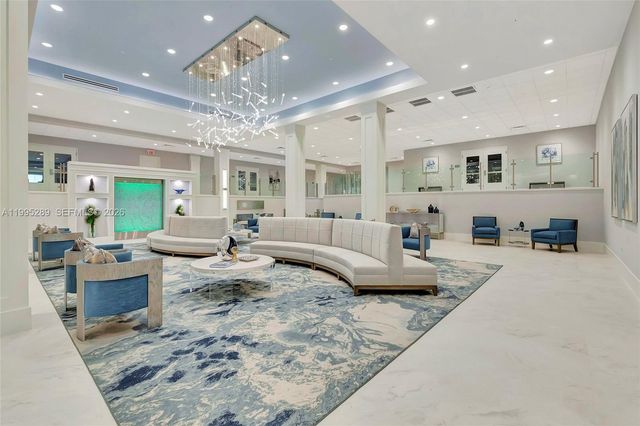 6141 SE Sunny Pointe Cir, Delray Beach, FL 33484