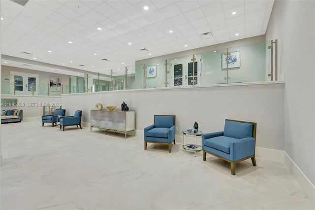 6141 SE Sunny Pointe Cir, Delray Beach, FL 33484