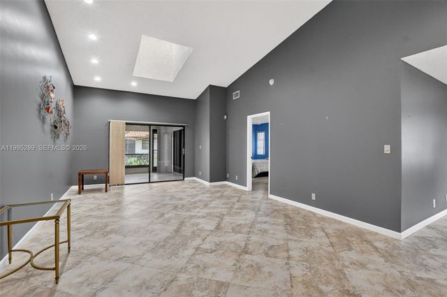 6141 SE Sunny Pointe Cir, Delray Beach, FL 33484