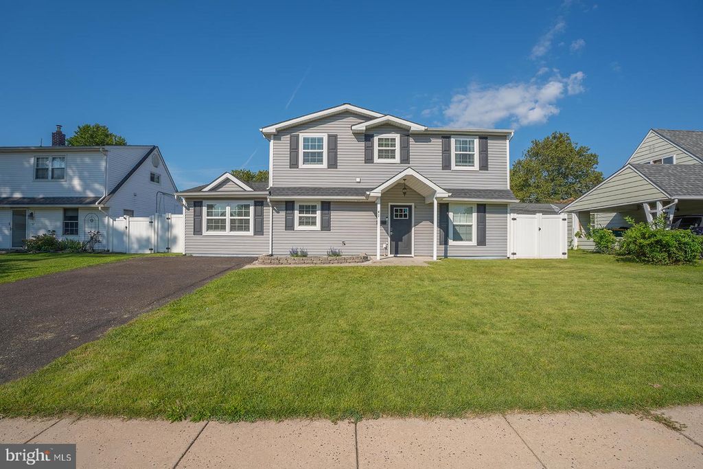 41 NEPTUNE LN, LEVITTOWN, PA 19054 — exterior