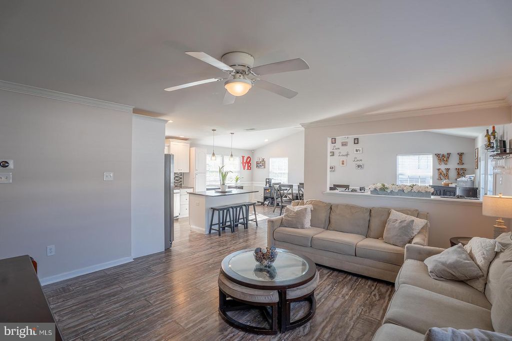 41 NEPTUNE LN, LEVITTOWN, PA 19054 — photo 3