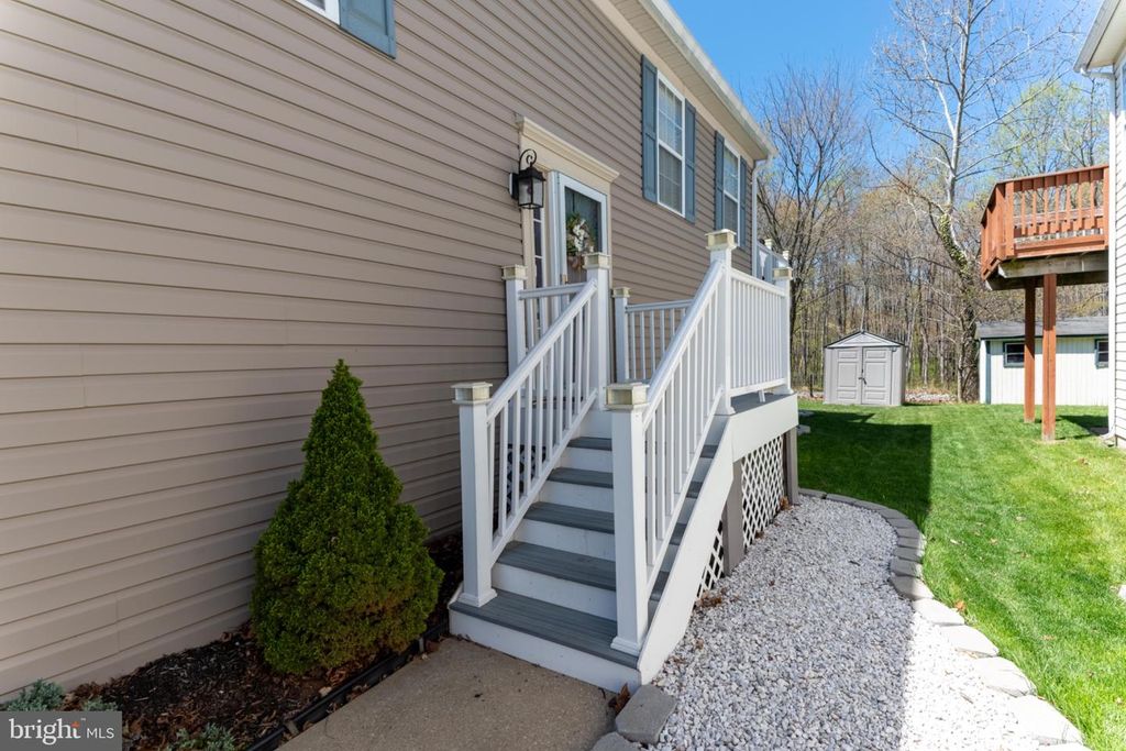 Image 2 of property listing at 60 SIX POINT CT, Baltimore, MD 21244