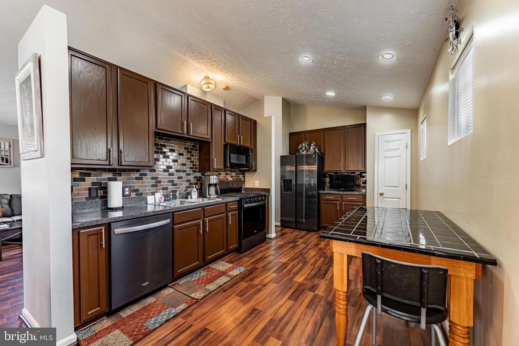 Image 12 of property listing at 60 SIX POINT CT, Baltimore, MD 21244