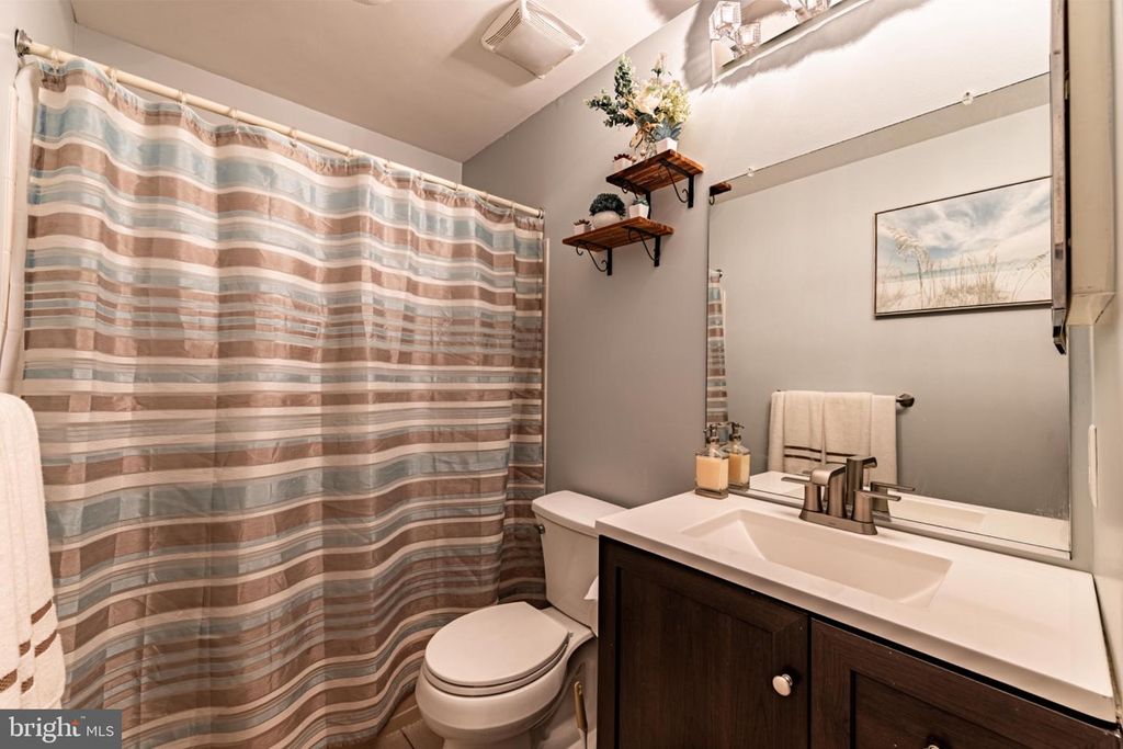 Image 17 of property listing at 60 SIX POINT CT, Baltimore, MD 21244