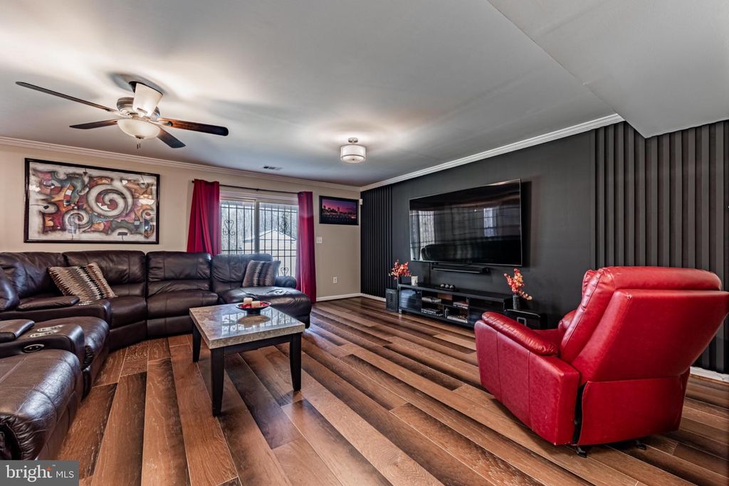 Image 18 of property listing at 60 SIX POINT CT, Baltimore, MD 21244