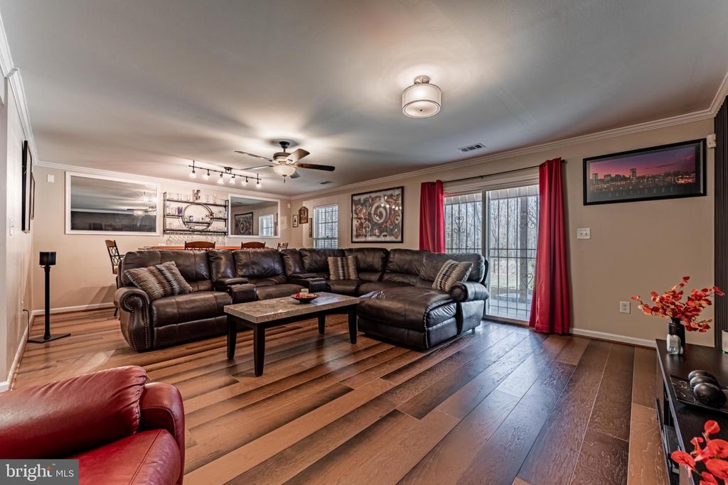 Image 20 of property listing at 60 SIX POINT CT, Baltimore, MD 21244