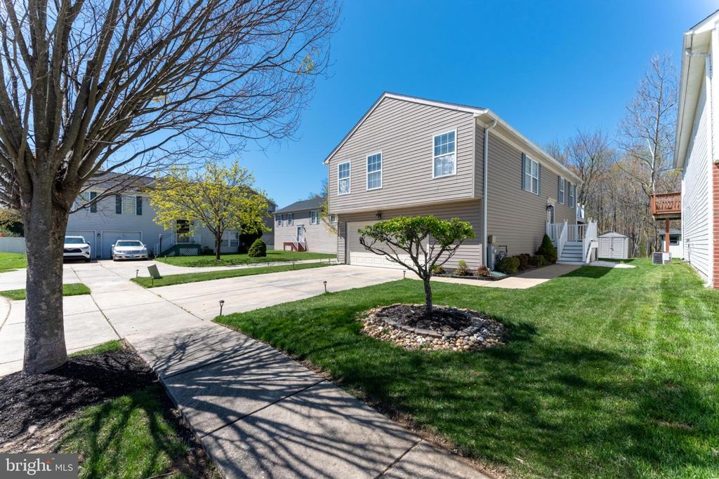 Image 3 of property listing at 60 SIX POINT CT, Baltimore, MD 21244