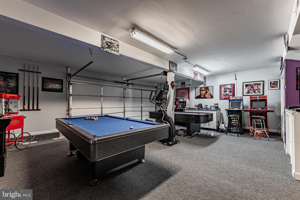 Image 23 of property listing at 60 SIX POINT CT, Baltimore, MD 21244