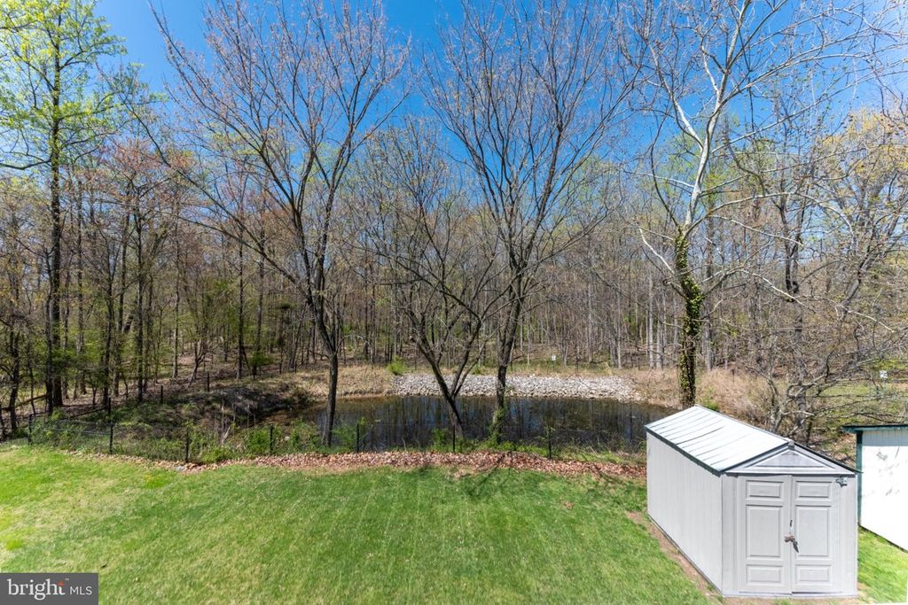 Image 28 of property listing at 60 SIX POINT CT, Baltimore, MD 21244