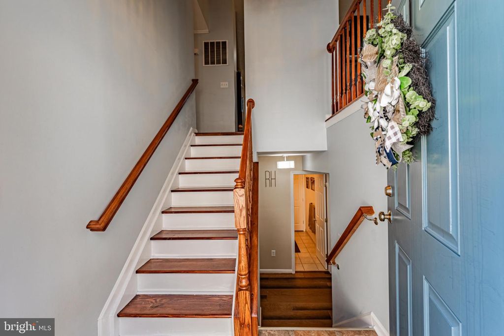 Image 5 of property listing at 60 SIX POINT CT, Baltimore, MD 21244