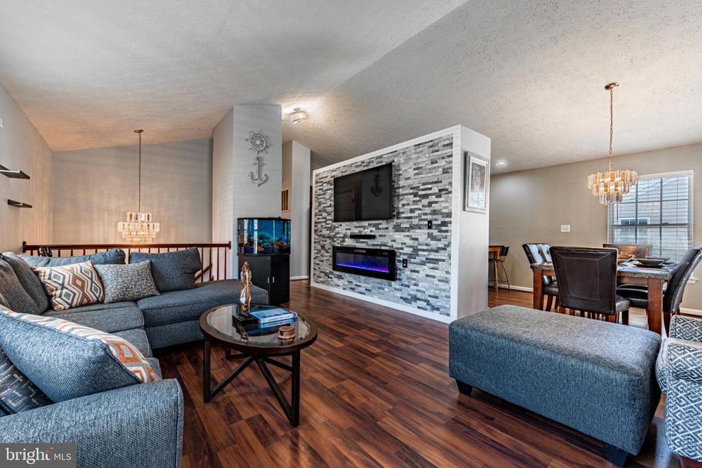 Image 7 of property listing at 60 SIX POINT CT, Baltimore, MD 21244