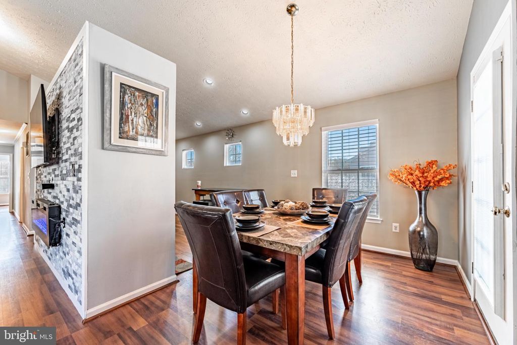 Image 8 of property listing at 60 SIX POINT CT, Baltimore, MD 21244