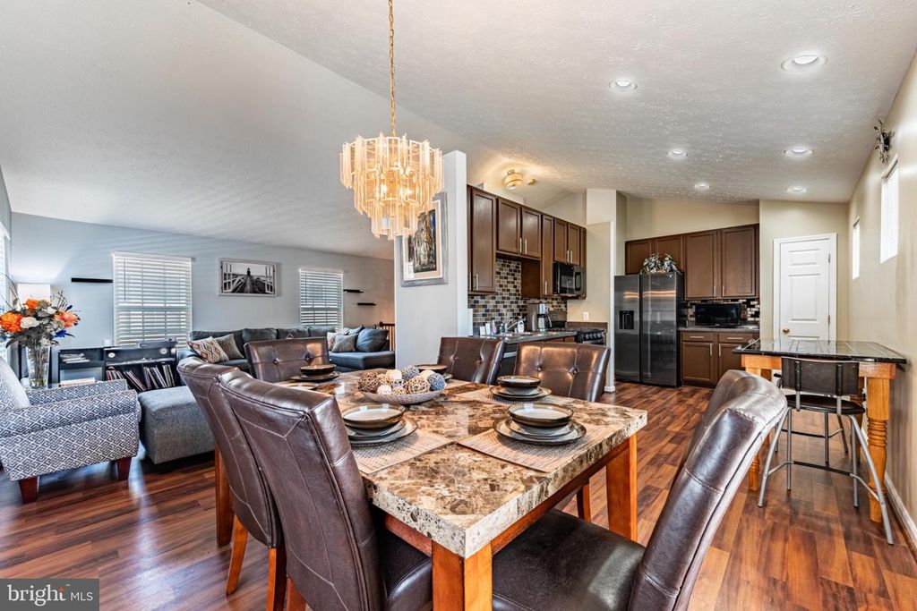 Image 9 of property listing at 60 SIX POINT CT, Baltimore, MD 21244