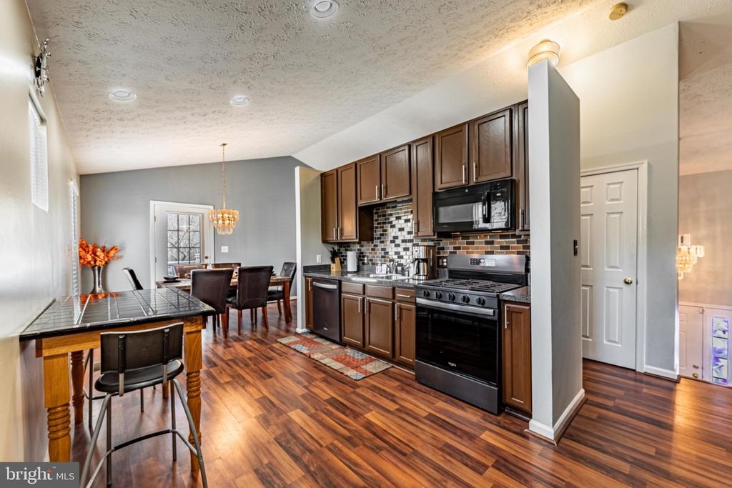 Image 10 of property listing at 60 SIX POINT CT, Baltimore, MD 21244