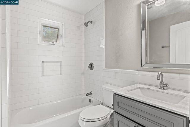 557 43Rd St, Oakland, CA 94609