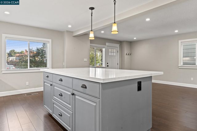 557 43Rd St, Oakland, CA 94609