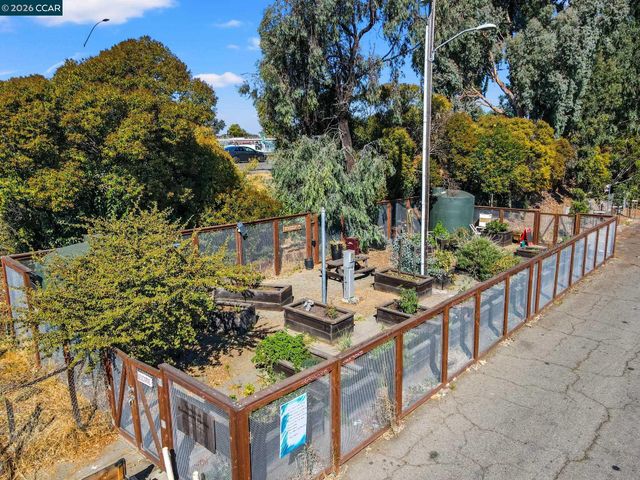 557 43Rd St, Oakland, CA 94609