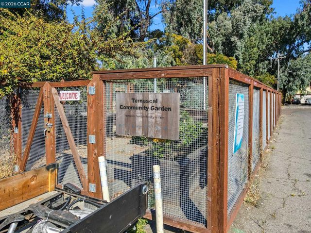 557 43Rd St, Oakland, CA 94609