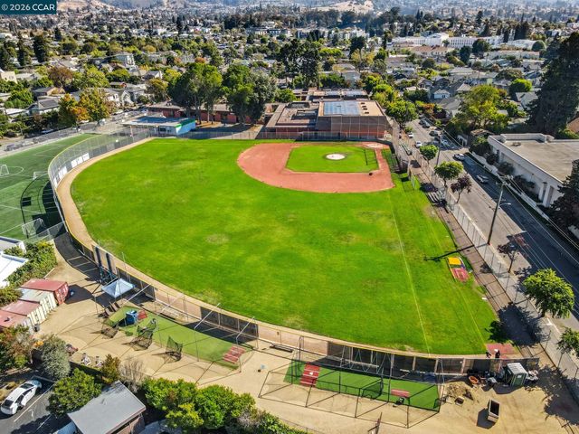 557 43Rd St, Oakland, CA 94609