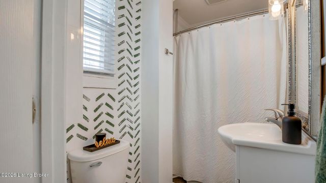 2139 Bradley Ave, Louisville, KY 40217