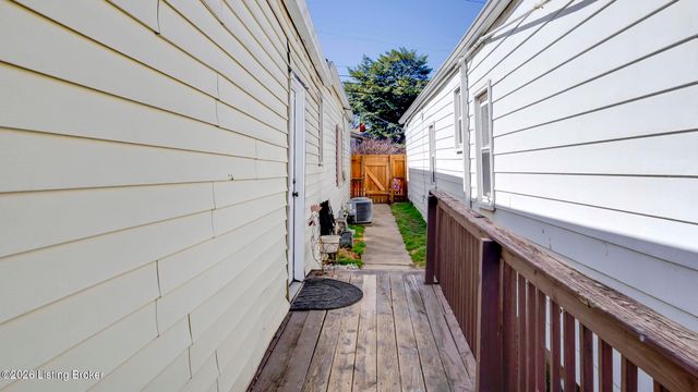 2139 Bradley Ave, Louisville, KY 40217