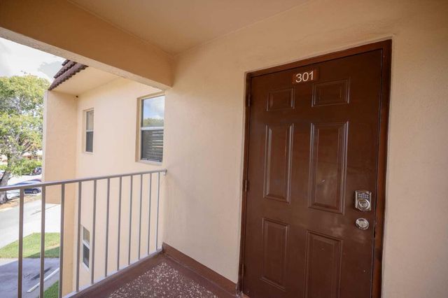 8861 Sunrise Lakes Boulevard Unit 301, Sunrise, FL 33322