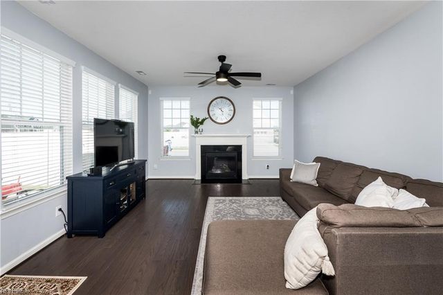 815 Angel Wing DR, Chesapeake, VA 23323