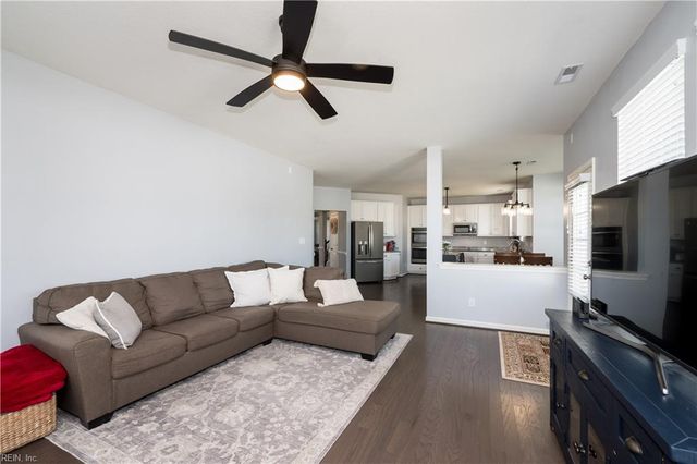 815 Angel Wing DR, Chesapeake, VA 23323