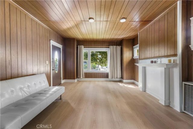 940 everett, Los Angeles, CA 90026
