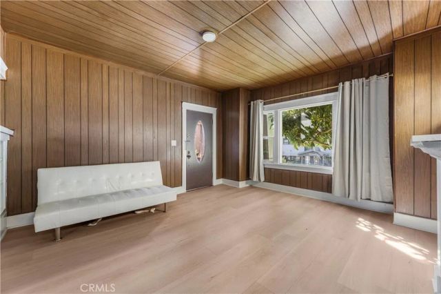 940 everett, Los Angeles, CA 90026