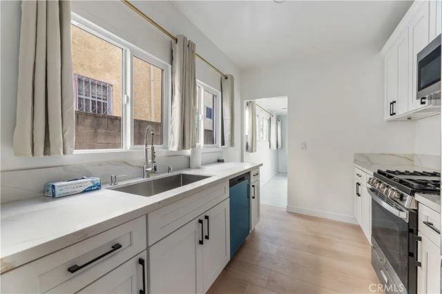 940 everett, Los Angeles, CA 90026