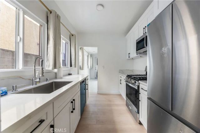 940 everett, Los Angeles, CA 90026