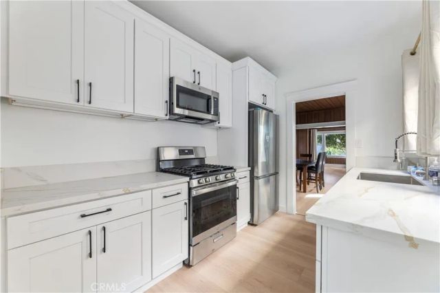 940 everett, Los Angeles, CA 90026