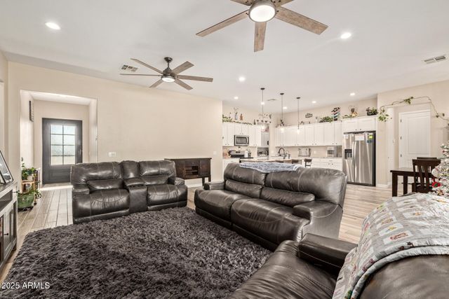 8998 W GARNET MOUNTAIN Drive, Casa Grande, AZ 85194