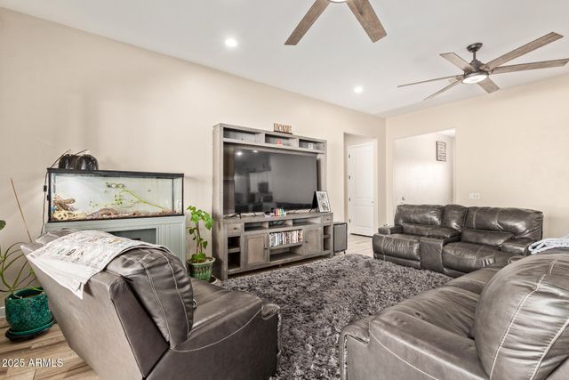 8998 W GARNET MOUNTAIN Drive, Casa Grande, AZ 85194