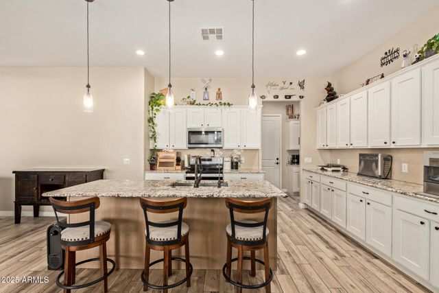 8998 W GARNET MOUNTAIN Drive, Casa Grande, AZ 85194